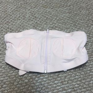 Hands free pumping bra